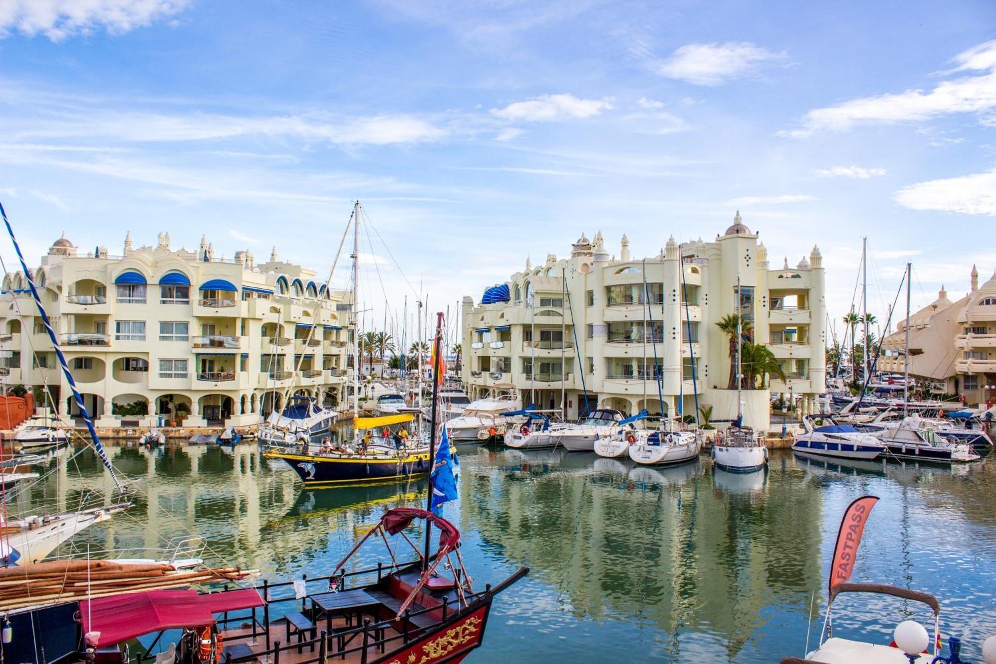 Benal Beach Suite Ii, Estudio Con Parque Acuatico Y Vistas Al Mar. Benalmádena Kültér fotó