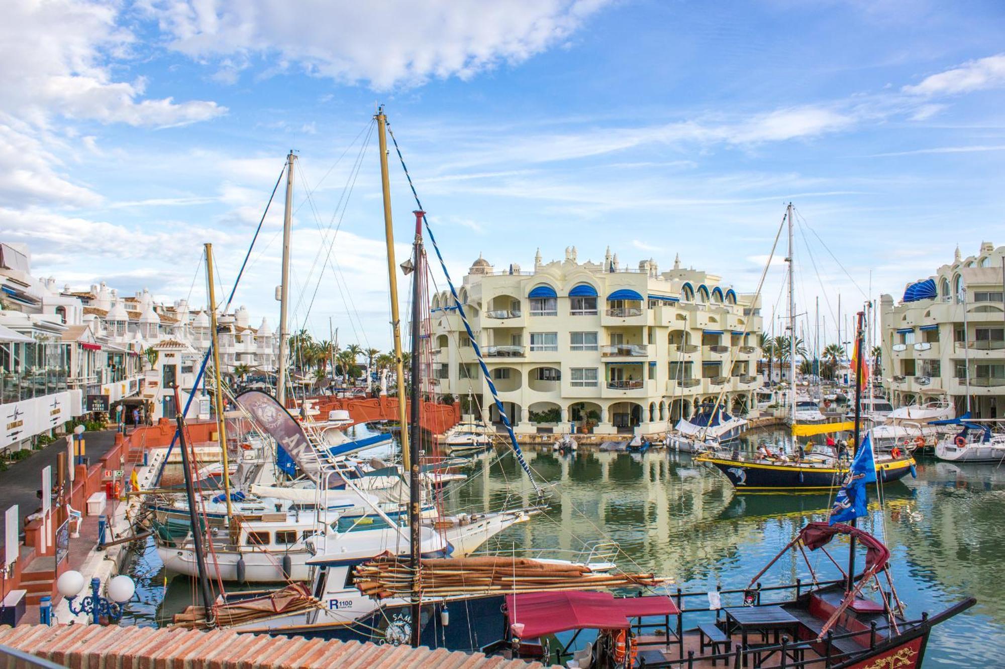 Benal Beach Suite Ii, Estudio Con Parque Acuatico Y Vistas Al Mar. Benalmádena Kültér fotó